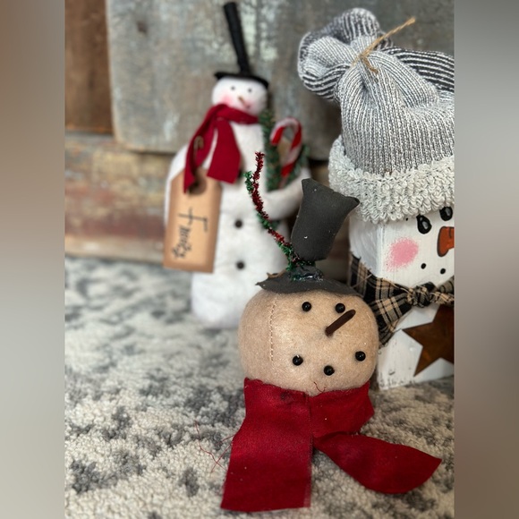 Primitive Christmas Decor - Total of 24 Pieces - Picture 10 of 10